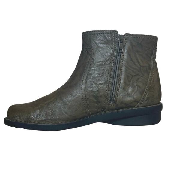 NWOT Clarks Bendables Women’s Nikki Star Leather Ankle Boots Green Size 8.5 - Picture 6 of 9